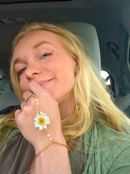 Daisy Hand Chain