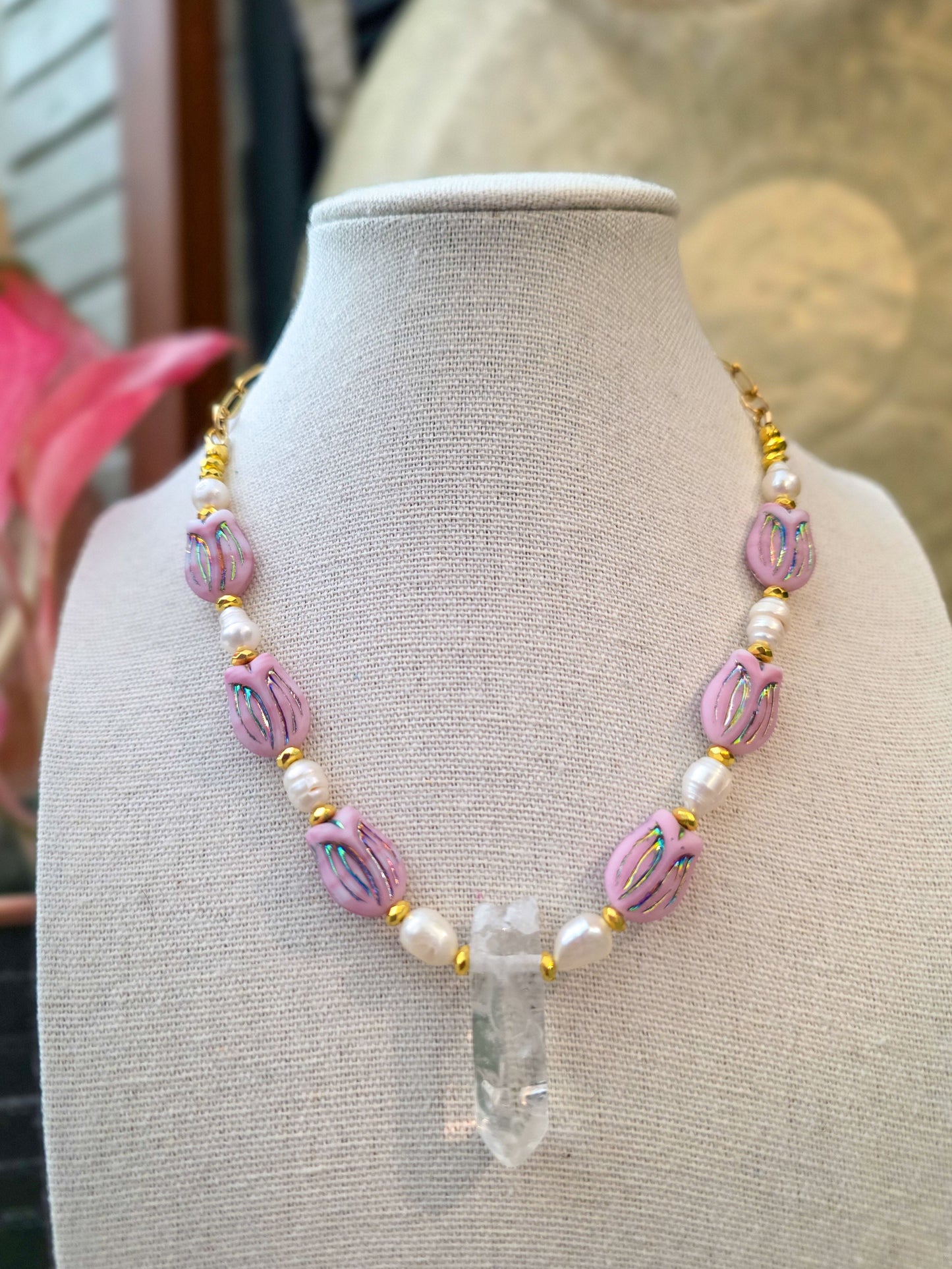 Tulip muse choker