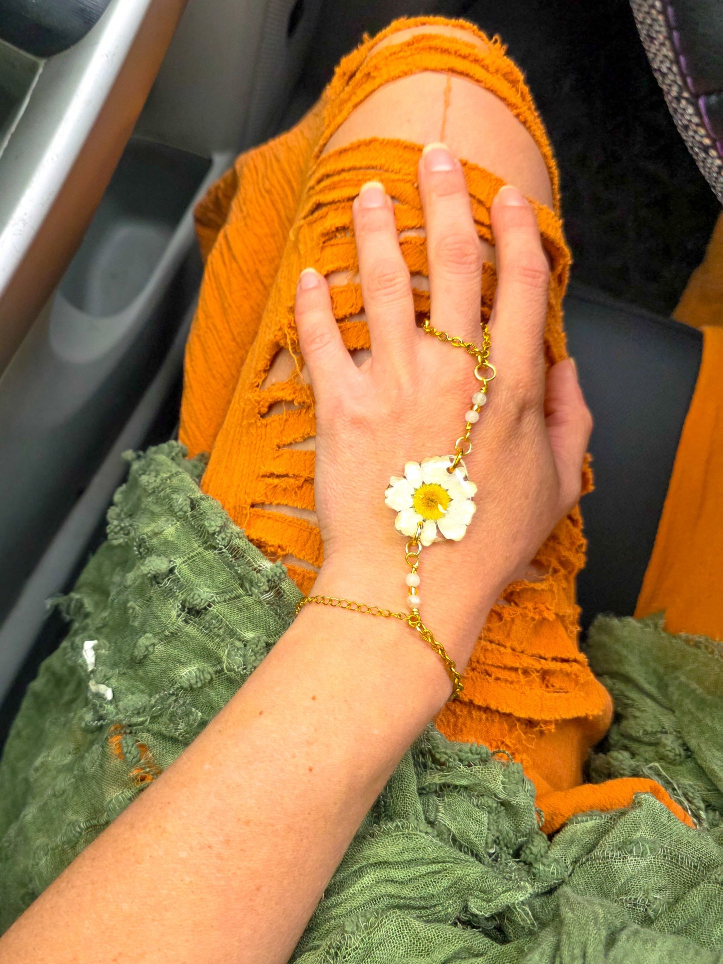 Daisy Hand Chain